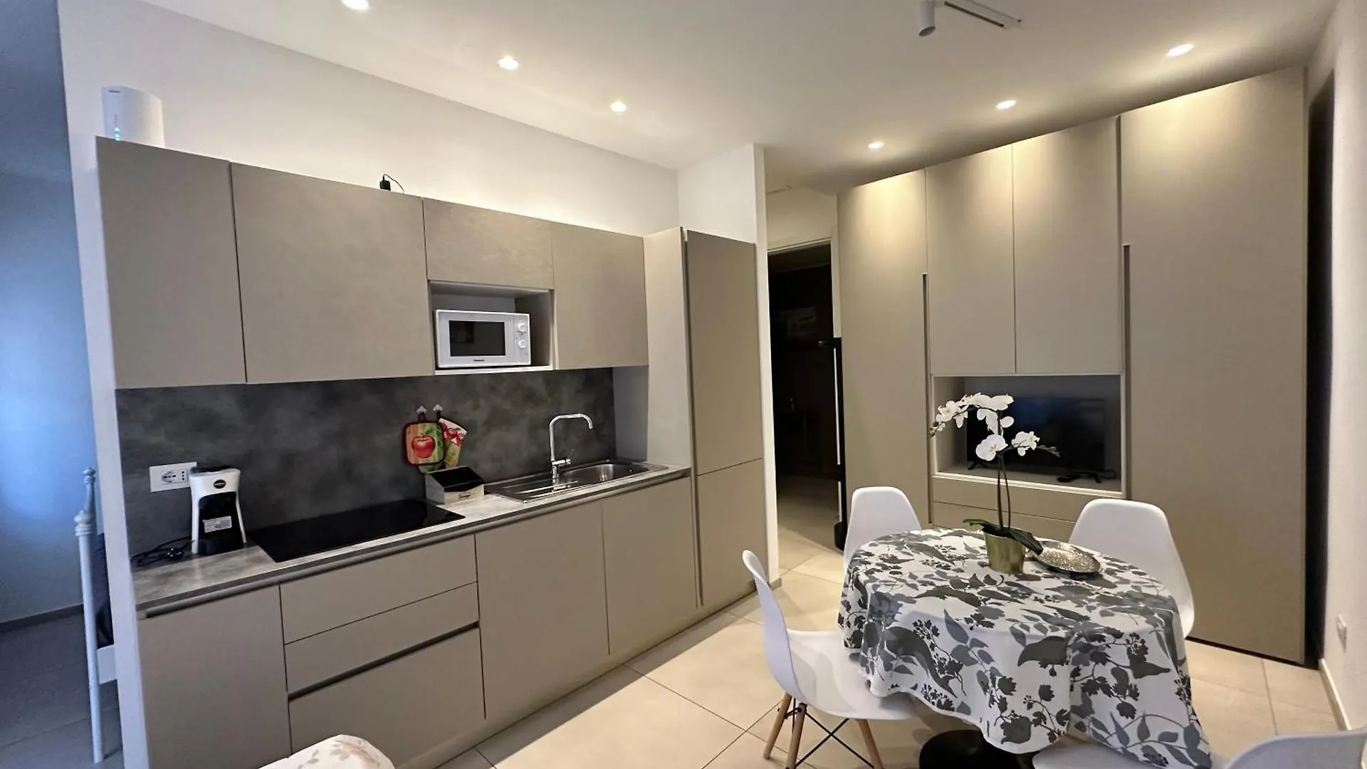 Apartments Ennio Top Class Bari 0*,  Italy