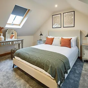 Host & - Fawcett Tollerton (Yorkshire)
